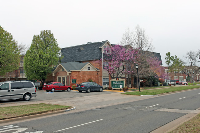 Christopher Place Apartments in Edmond, OK - Foto de edificio - Building Photo