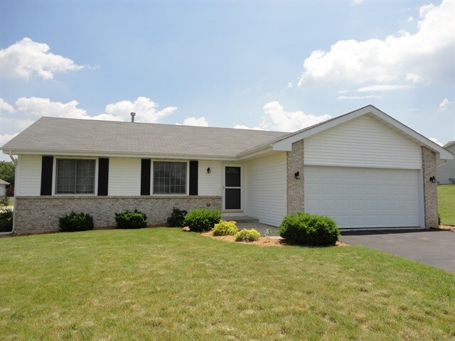 5958 Durrington Dr in Loves Park, IL - Building Photo