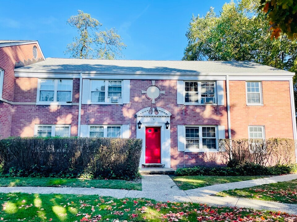76 Standish Rd in Stamford, CT - Building Photo