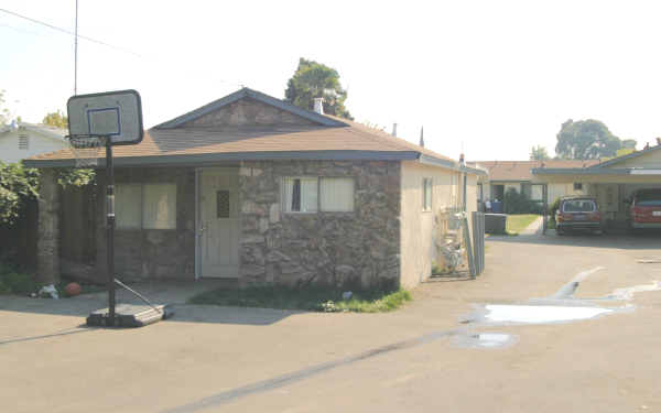 2004 Pleasant Ave in Ceres, CA - Building Photo