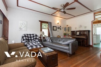 Downtown 3 Bedroom 2 Level House Rental 37 in Squamish, BC - Building Photo - Building Photo