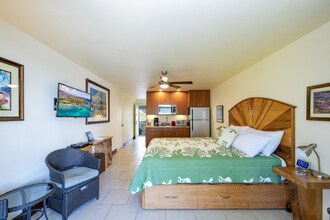 75-5776-5776 Kuakini Hwy in Kailua Kona, HI - Building Photo - Building Photo