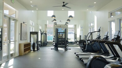 Crescent Apartments in Roseville, CA - Building Photo - Building Photo