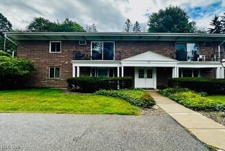 5011 Nob Hill Dr in Chagrin Falls, OH - Building Photo - Building Photo