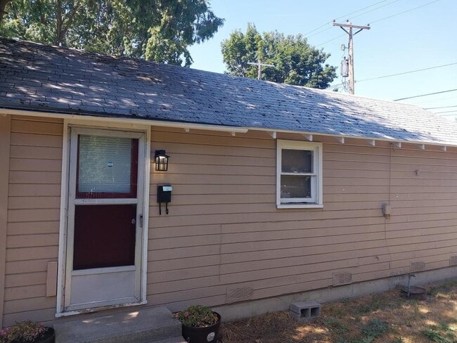 property at 528 W 6th St