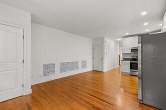 4 Stimson St in Kittery, ME - Building Photo - Building Photo