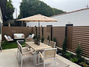 233 Ashland Ave in Santa Monica, CA - Foto de edificio - Building Photo