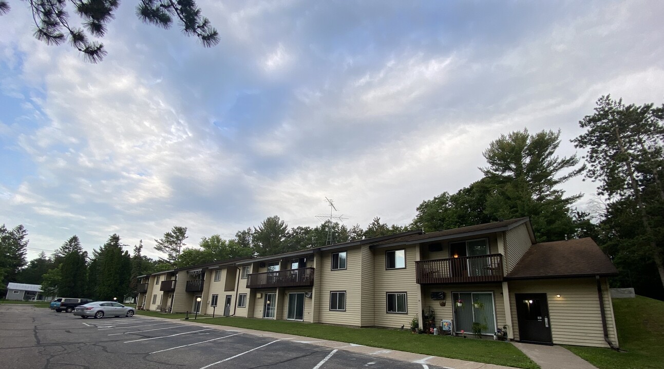 Hillside Manor in Amherst, WI - Foto de edificio