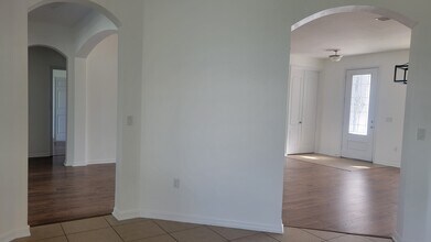 563 Blue Cypress Dr in Groveland, FL - Building Photo - Building Photo