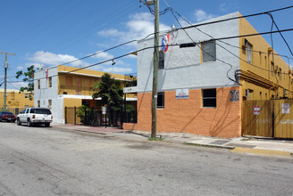 Downtown Villas in Miami, FL - Building Photo - Building Photo