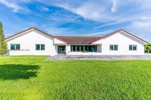 13355 SW 207th Ave in Miami, FL - Building Photo