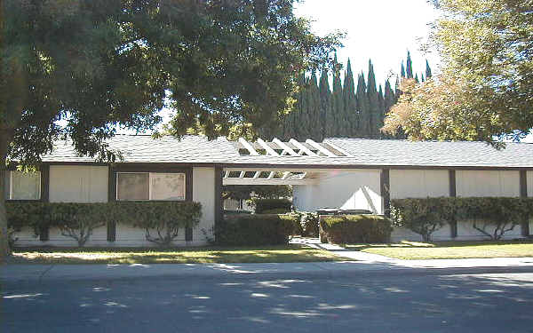 3433 Sherwood Ave in Modesto, CA - Foto de edificio