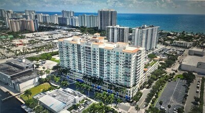 3020 NE 32nd Ave, Unit 817 in Fort Lauderdale, FL - Foto de edificio - Building Photo