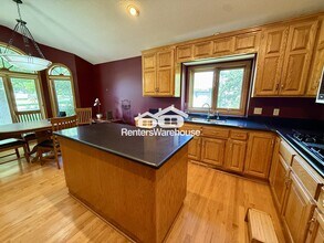 10445 Fawns Way in Eden Prairie, MN - Building Photo - Building Photo