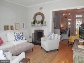 325 N Royal St in Alexandria, VA - Building Photo - Building Photo