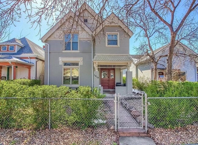 property at 1419 Lipan St