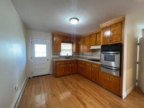 31 Laurel St in Somerville, MA - Building Photo - Building Photo