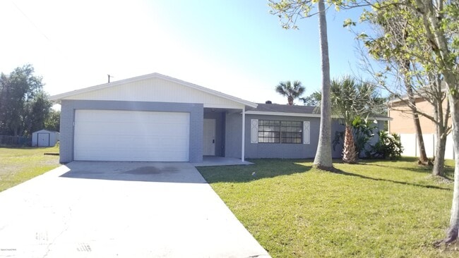 682 Americana Blvd NE in Palm Bay, FL - Building Photo - Building Photo