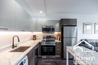 1555 W Hollywood Ave in Chicago, IL - Building Photo - Building Photo