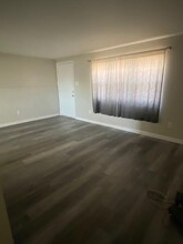 327 Marquis Ave in Wood River, IL - Building Photo - Building Photo