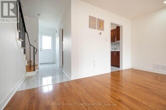 7440 Goreway Dr in Mississauga, ON - Building Photo - Building Photo