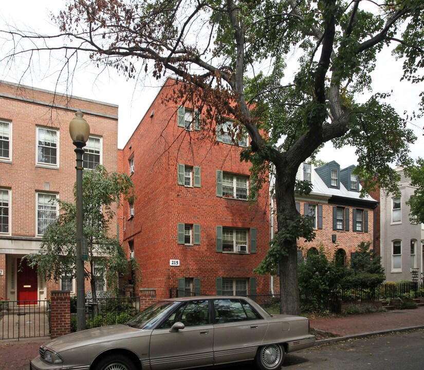 215 9th St SE in Washington, DC - Building Photo