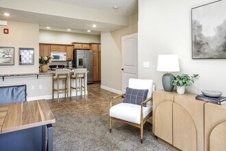 Residences at Oak Pointe in Grand Island, NE - Building Photo - Building Photo