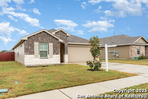 392 Pebble Bend in Canyon Lake, TX - Building Photo - Building Photo