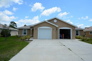 33 Rosecroft Ln in Palm Coast, FL - Building Photo