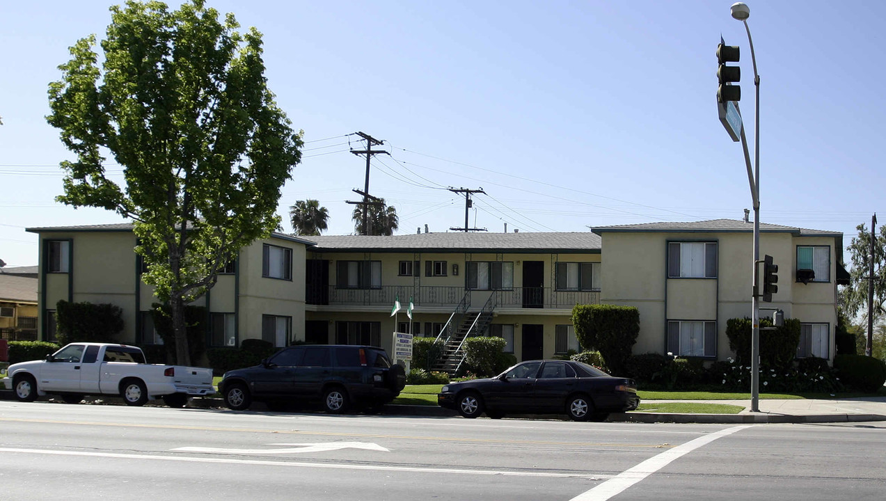 6700 E Olympic Blvd in Los Angeles, CA - Building Photo