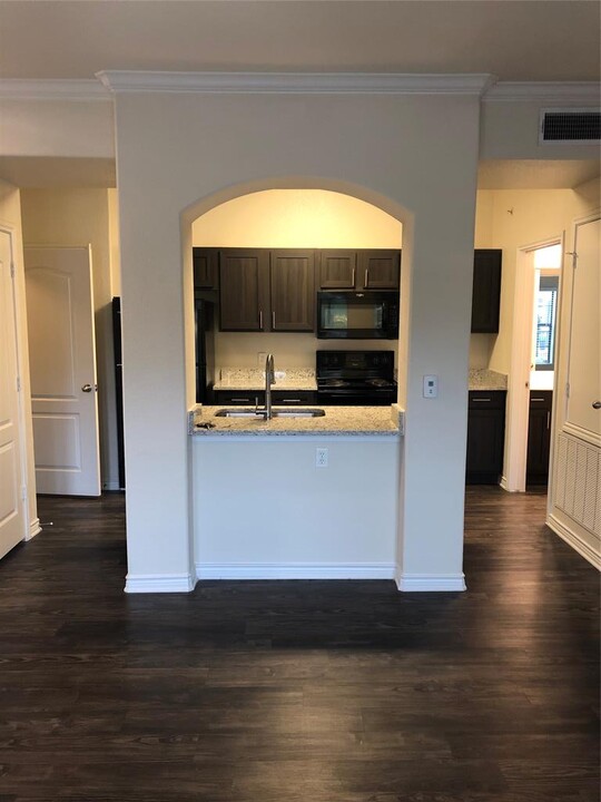 501 E Stassney Ln in Austin, TX - Building Photo