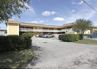 305 SE 9th Ave in Pompano Beach, FL - Building Photo - Building Photo