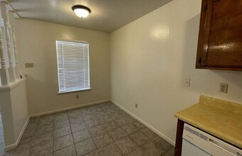 1203 Airline Dr in College Station, TX - Building Photo - Building Photo