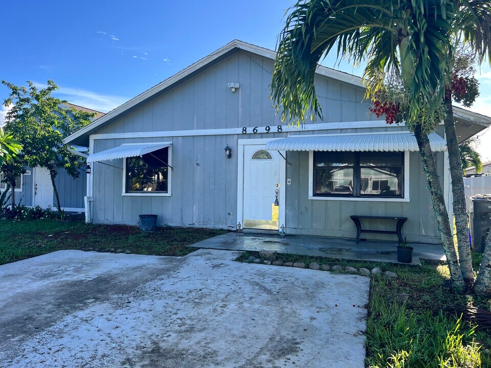 8698 Uranus Terrace in West Palm Beach, FL - Building Photo