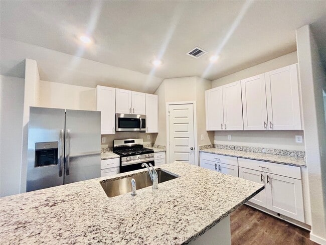 17327 Ridge Dr in Barrett, TX - Building Photo - Building Photo