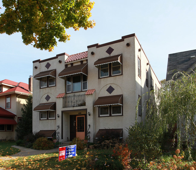 3337 Fremont Ave S in Minneapolis, MN - Foto de edificio - Building Photo