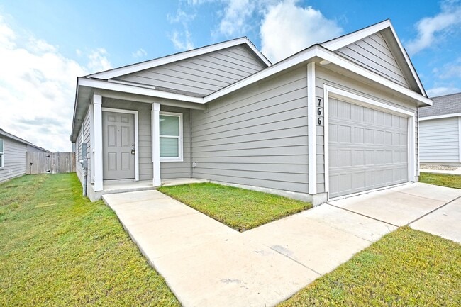 766 Tulsa Trl in New Braunfels, TX - Building Photo - Building Photo