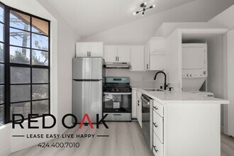 10304 Tujunga Canyon Blvd in Los Angeles, CA - Foto de edificio - Building Photo