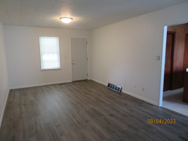 322 McGoodwin Ave, Unit Apartment B in Warrensburg, MO - Building Photo - Building Photo