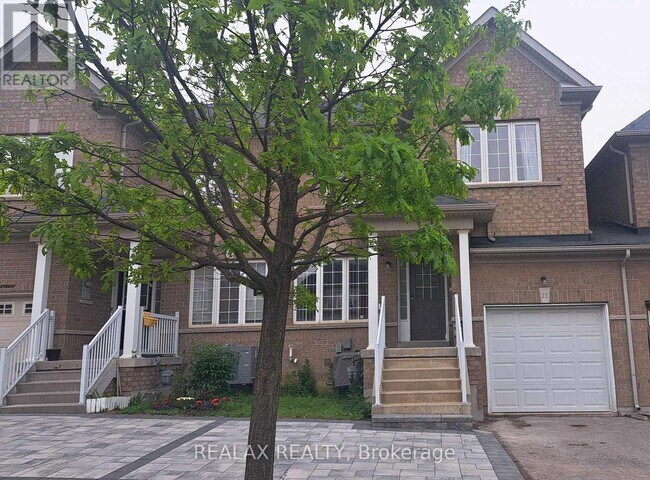 22 Quattro Ave in Richmond Hill, ON - Building Photo - Building Photo