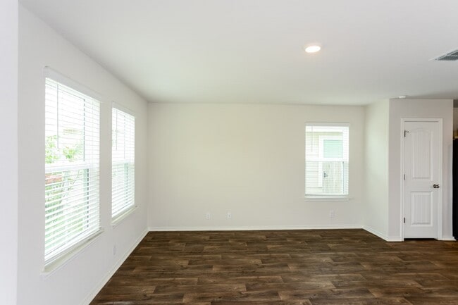 9807 Spotted Rose in San Antonio, TX - Building Photo - Building Photo