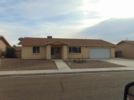 11427 E 26th St in Yuma, AZ - Building Photo