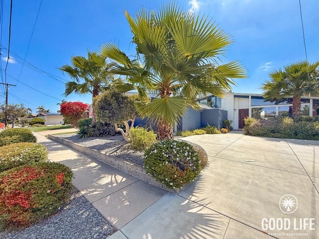 5757 Lord Cecil St in San Diego, CA - Building Photo - Building Photo