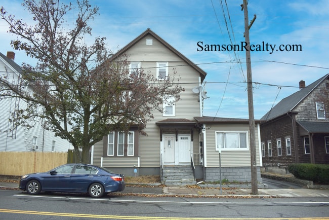 256 Warren Ave in East Providence, RI - Foto de edificio - Building Photo