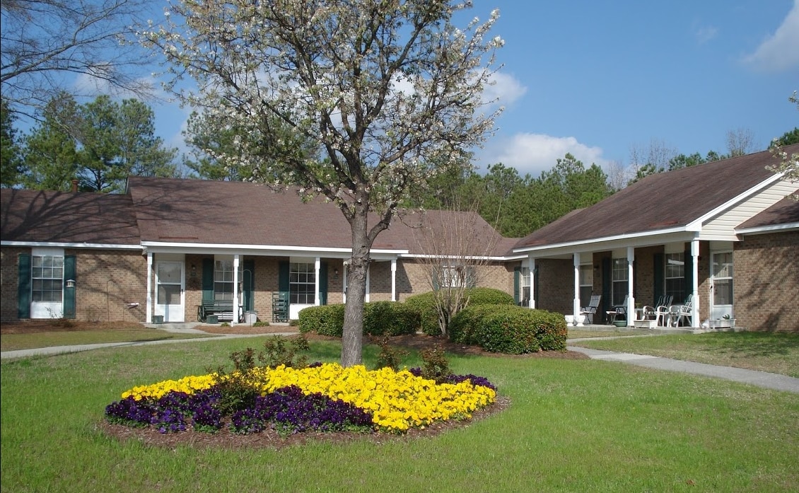 Pines Apartments in Rockingham, NC - Building Photo