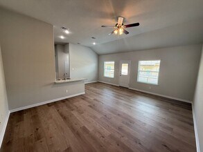 436-438 Emma Dr in New Braunfels, TX - Building Photo - Building Photo
