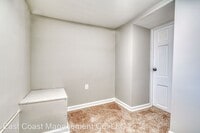 537 Chateau Ave photo'