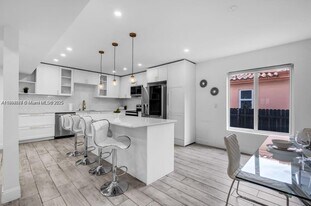 420 NE 90th St in El Portal, FL - Building Photo