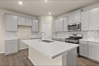13410 Lunan Dr in La Marque, TX - Building Photo - Building Photo