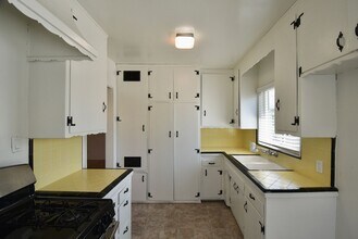 5716 Kester Ave in Los Angeles, CA - Building Photo - Building Photo